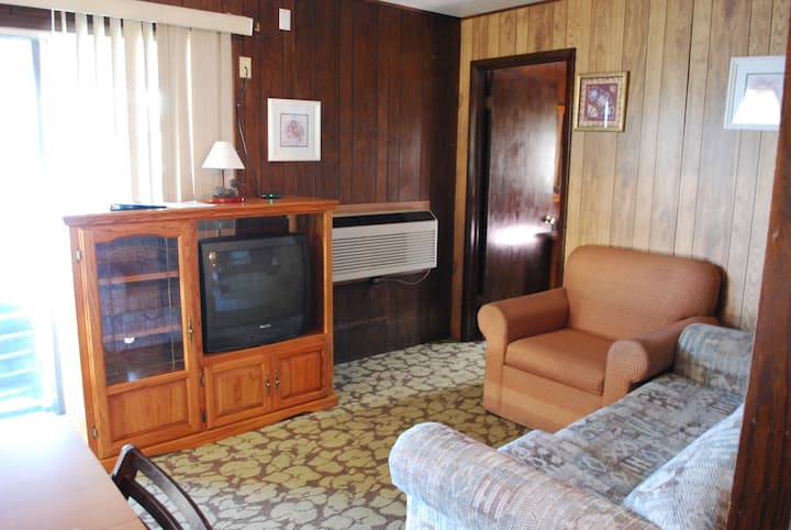 On The Beach With #7! 15 Ft From Beach & Water! - Wisconsin Dells