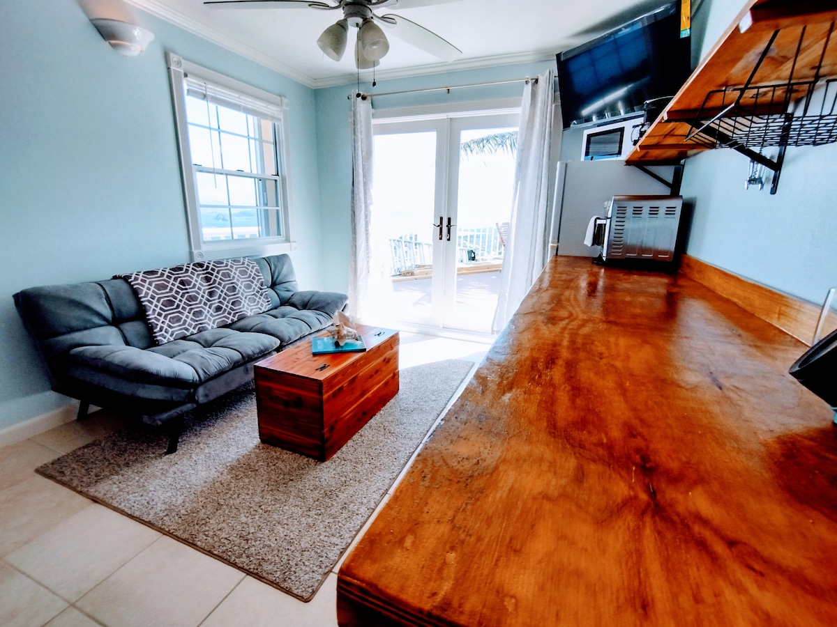 הרבה מקום לדלפק לבשל, לאכול ולעבוד