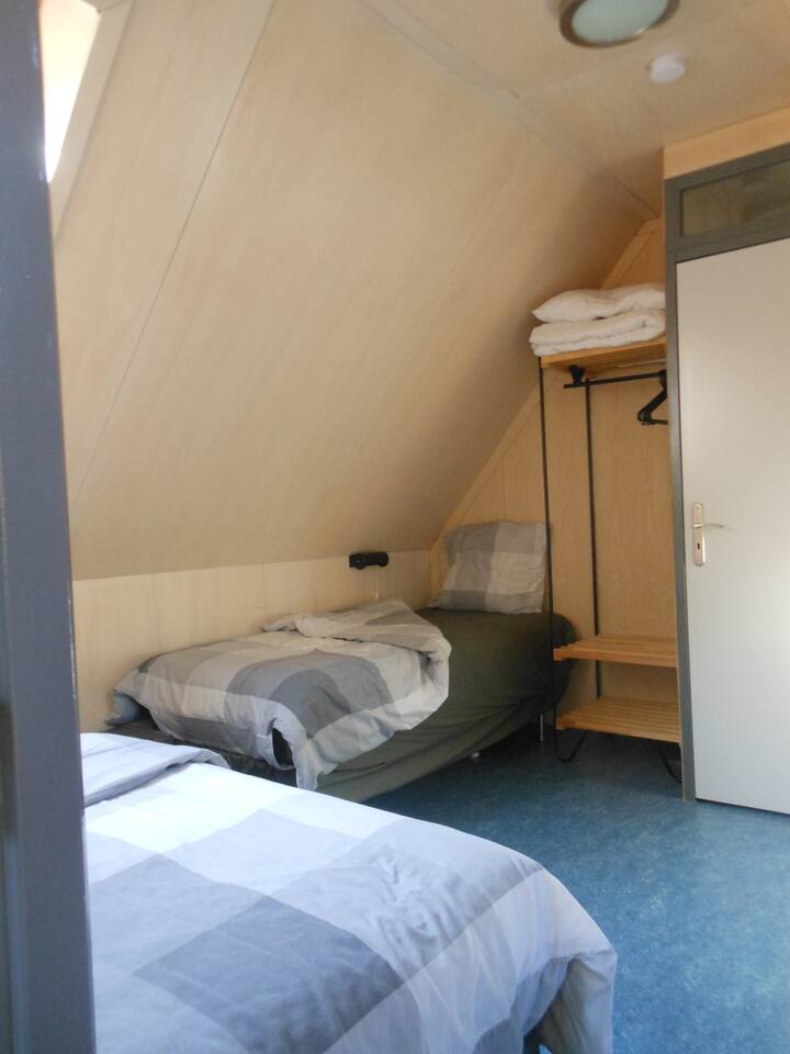 Slaapkamer 2
2 x boxspring 0,80x2,00
m