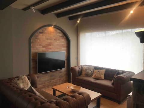 Charming ground floor with gardens and views. WIFI