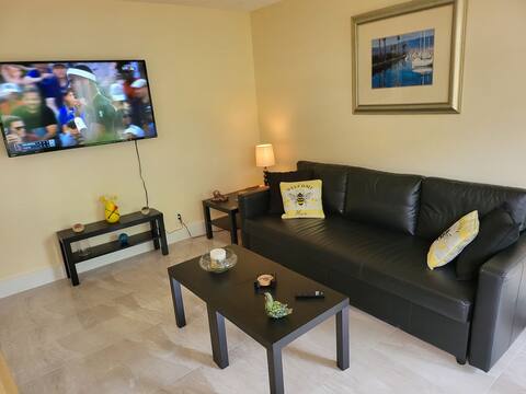 Tranquility & Patio 5 Mins to Beach Free Parking