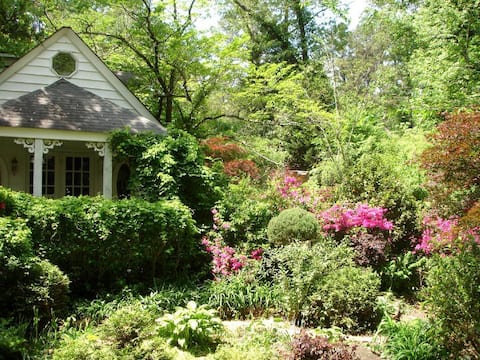 Beautiful Garden Cottage
