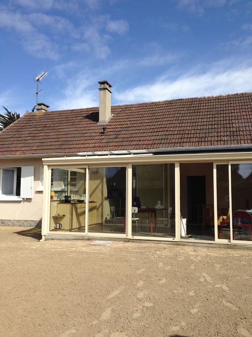 maison avec vérandas donnant sur le jardin
