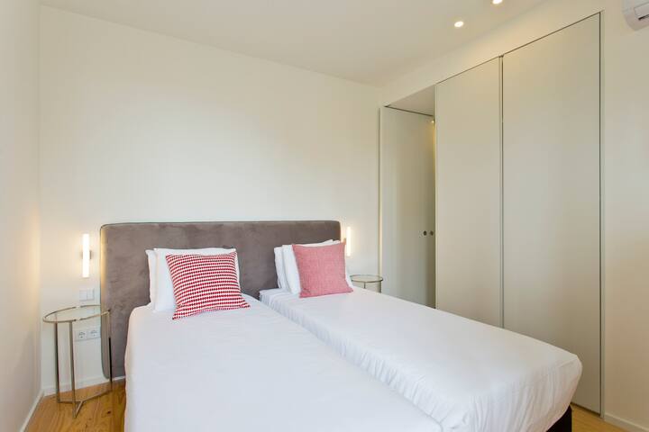 3 Ensuites Flat(150m2) • Wash/dryer • AC • Parking gallery image 3