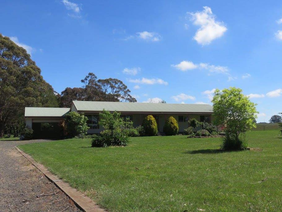Trentham East Country Stay - from the driveway