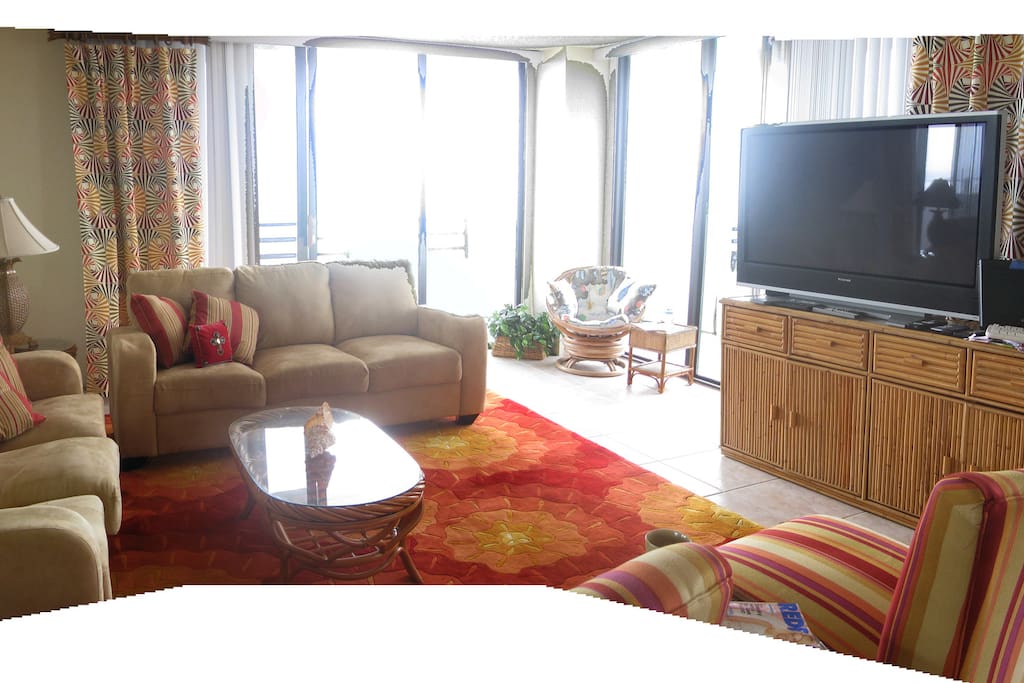 WIFI, 3D TV, surround sound, cable, CD changer, VCR & DVD library