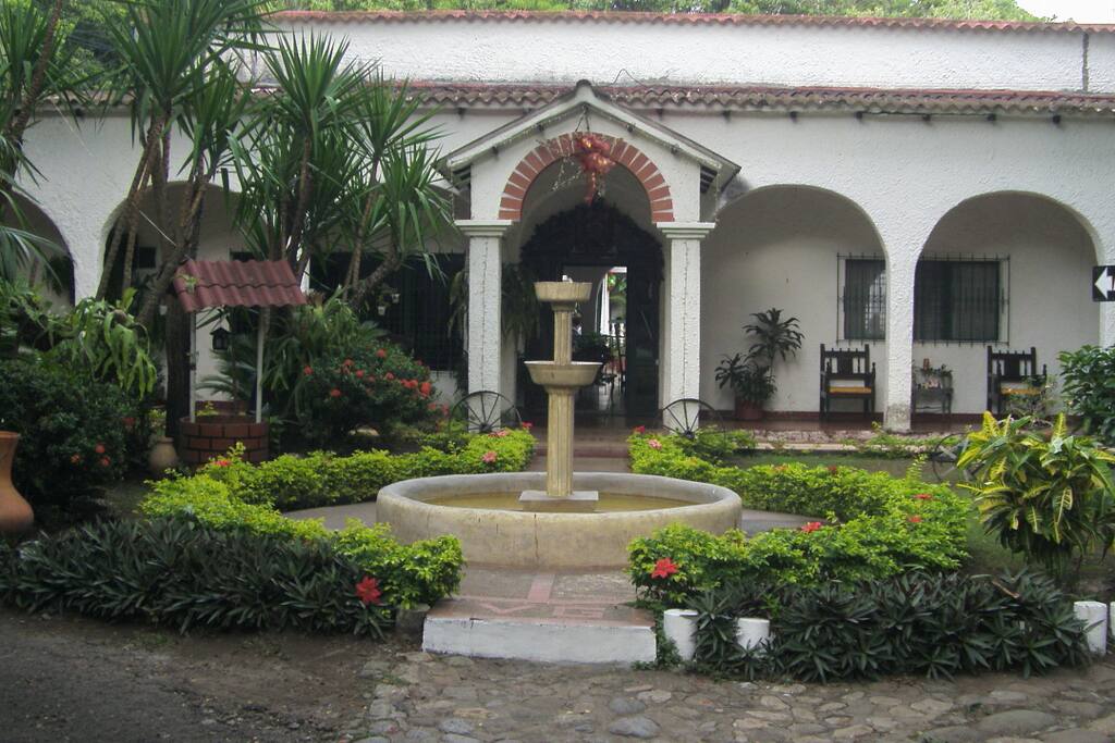 ZONAS VERDES Y JARDINES