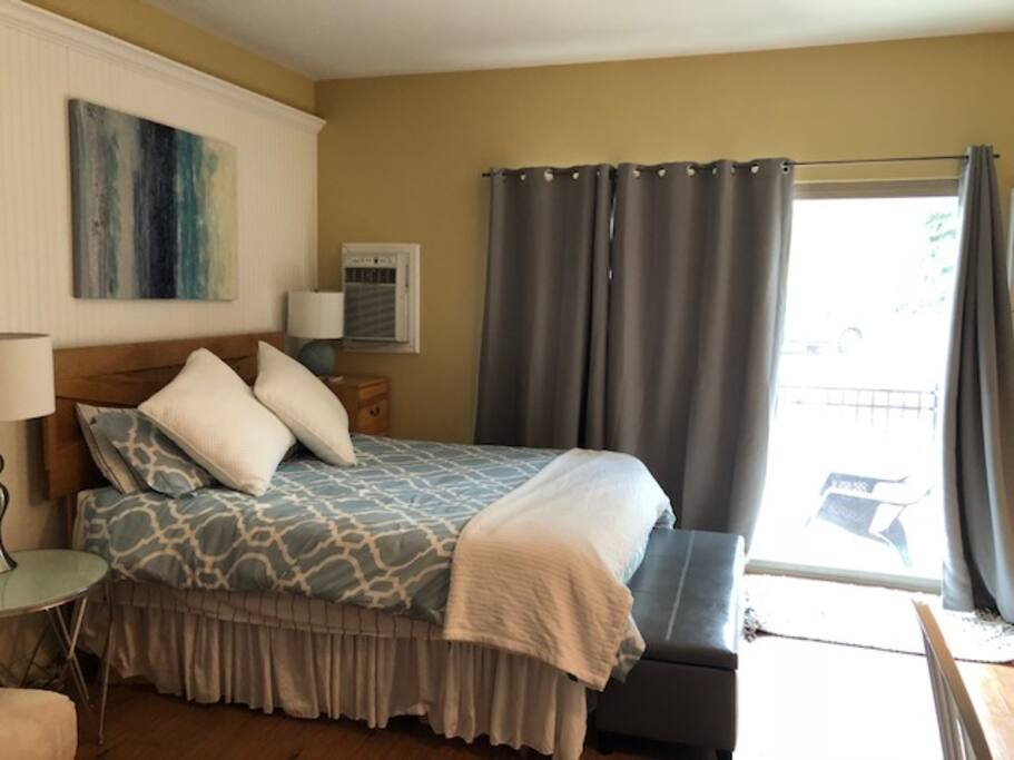 Comfortable Queen Bed with Blackout Curtains