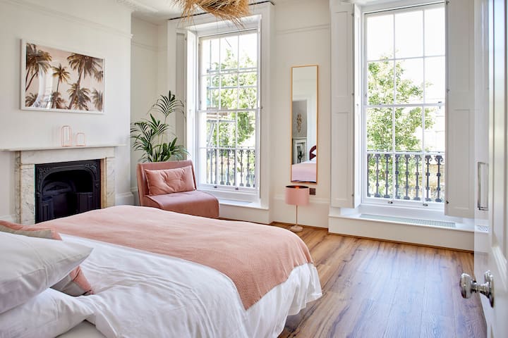 Stylish townhouse with garden in central London