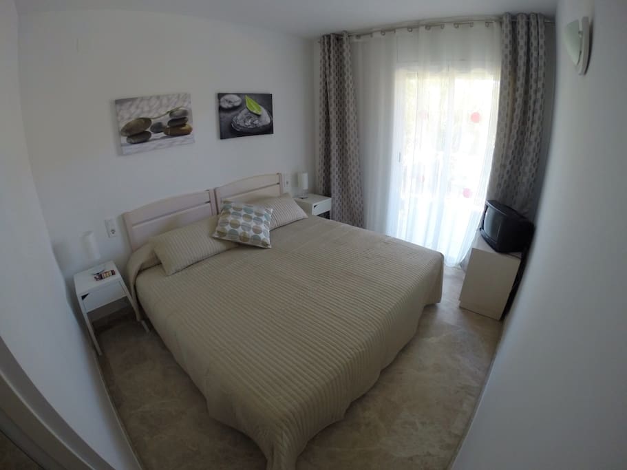 Chambre Principal, le lit peux se séparer si besoin de 2 lits simples