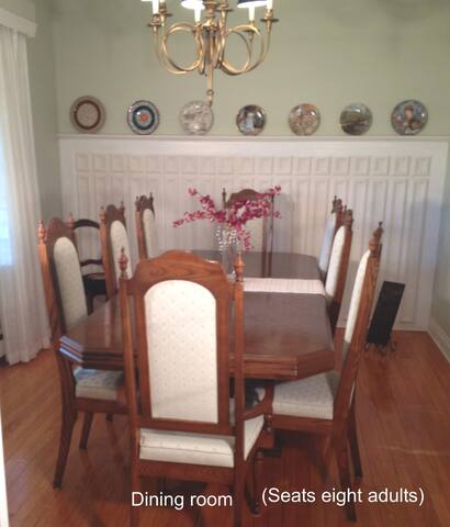 Beautiful 4 Bedroom River Heights Character Home gallery image 4