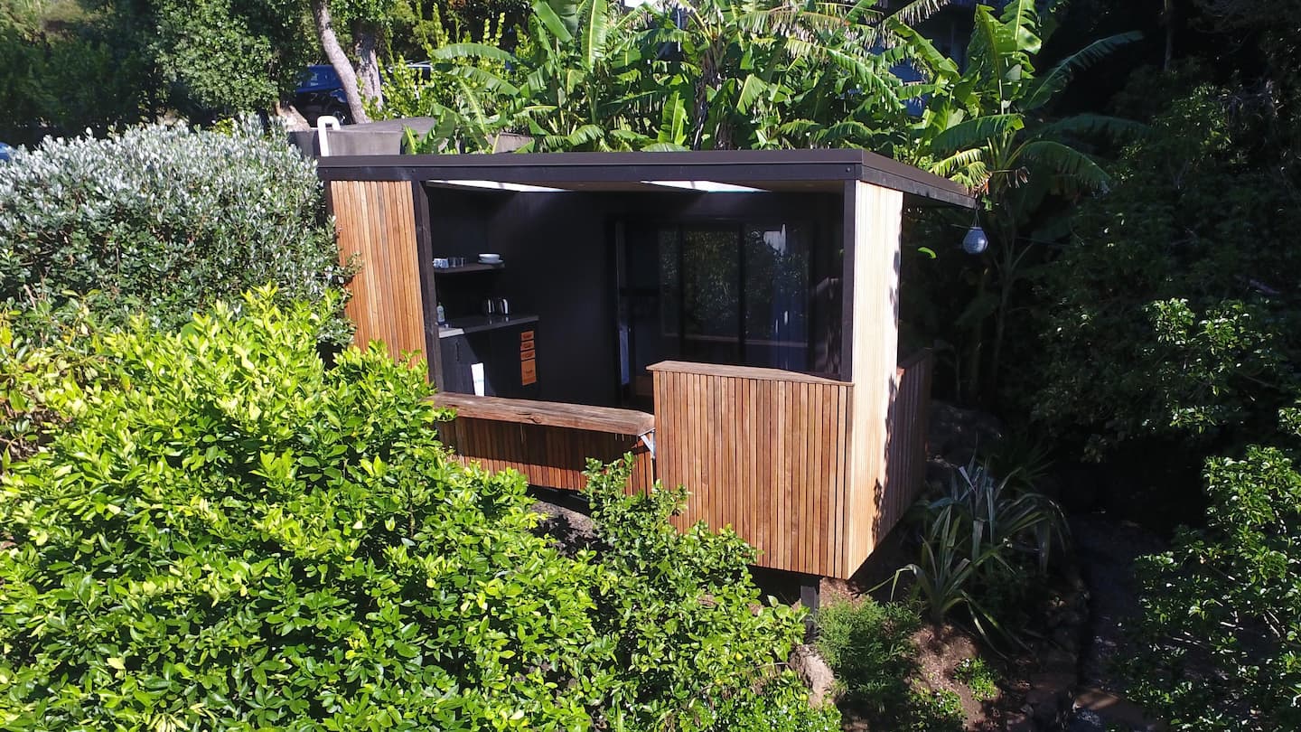 Piha Hut 2