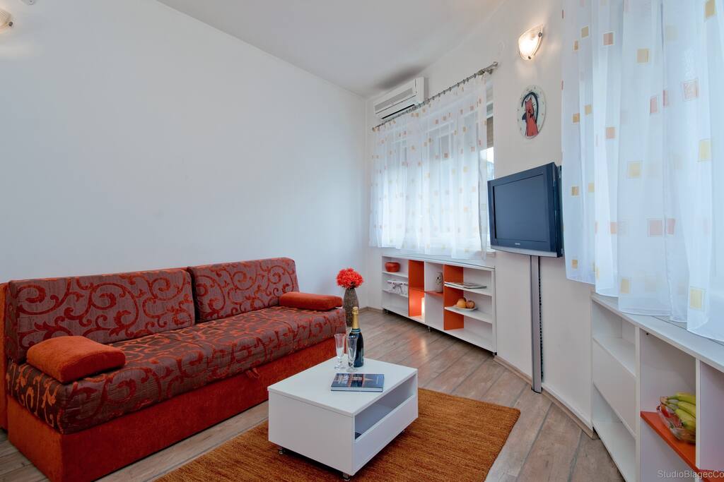 living room, TV