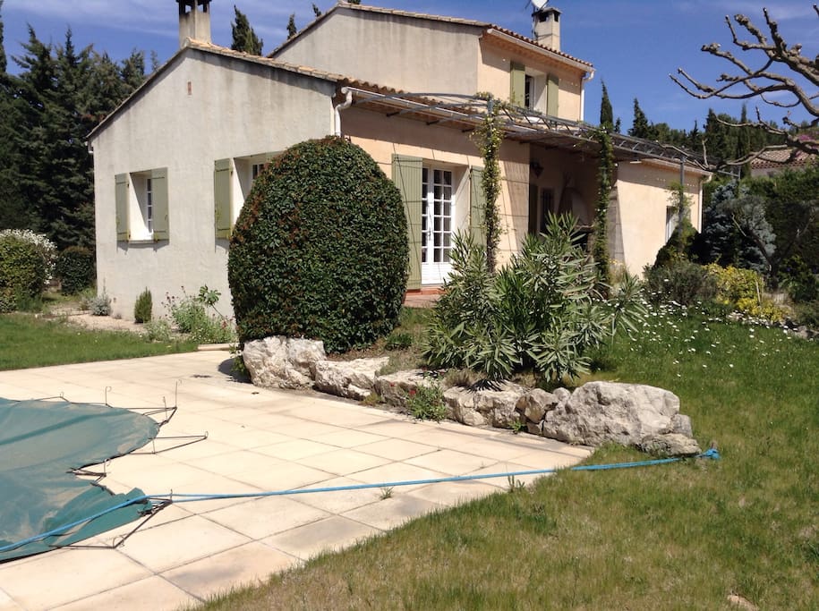 Belle villa attenante avec piscine.