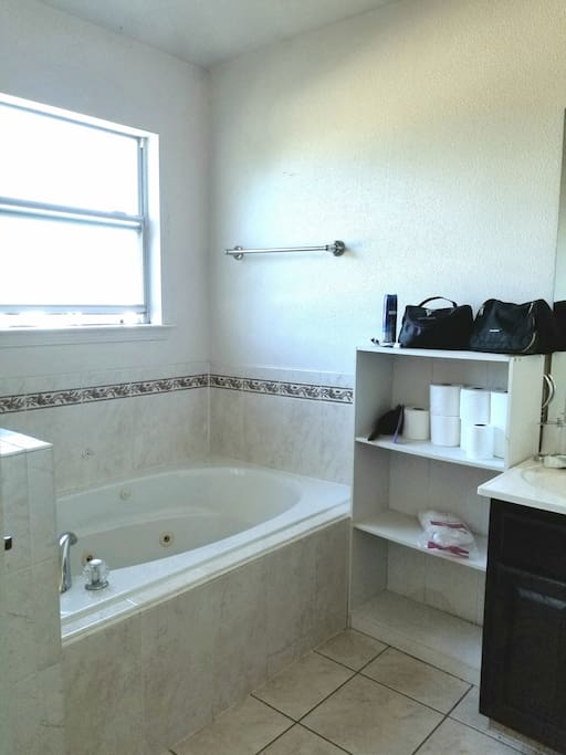 The hot water and hydromassage from the jacuzzi will give your day the happy ending you deserve