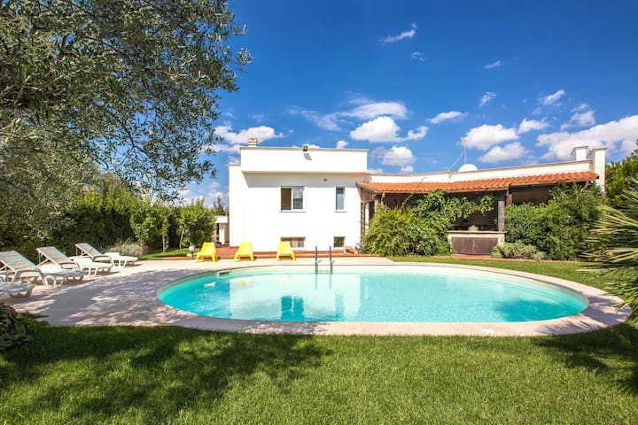 [Villa Paola] Piscina Privata con Ampio Giardino gallery image 2