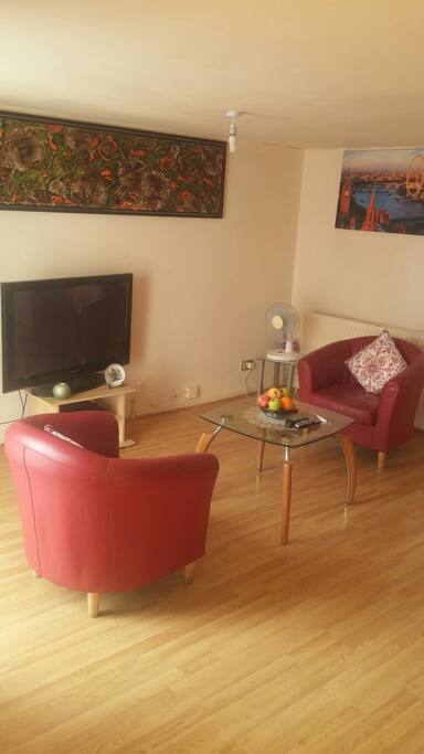 42inc HD TV, free wifi and access to pato