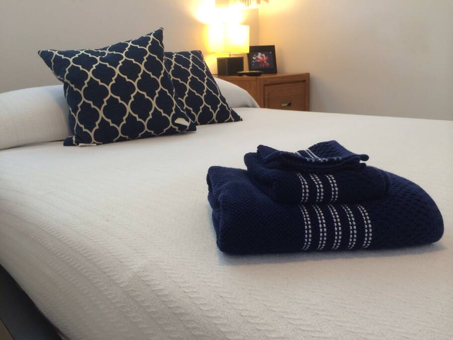 Queen Size Memory foam bed,