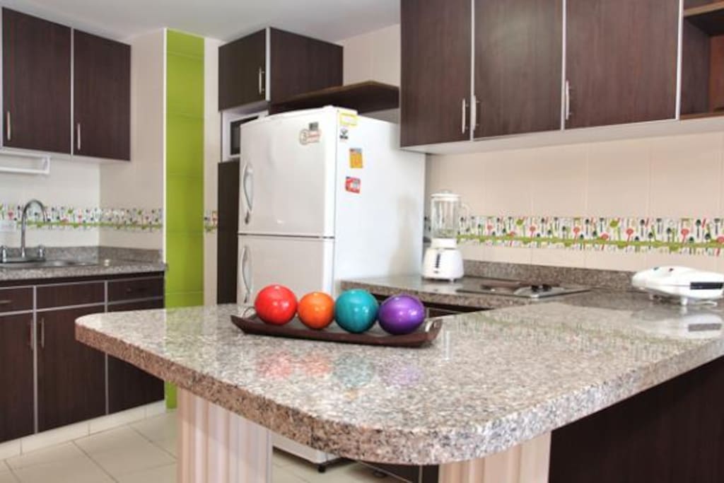 Amplia cocina.