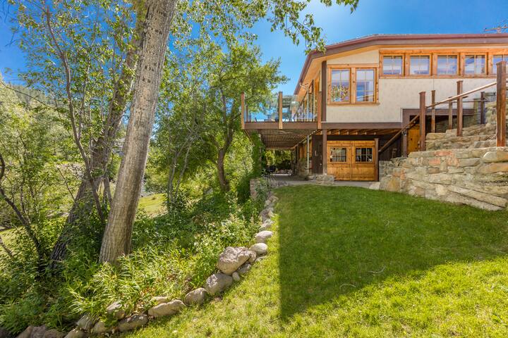 Craftsman Riverside Suite in Downtown Truckee