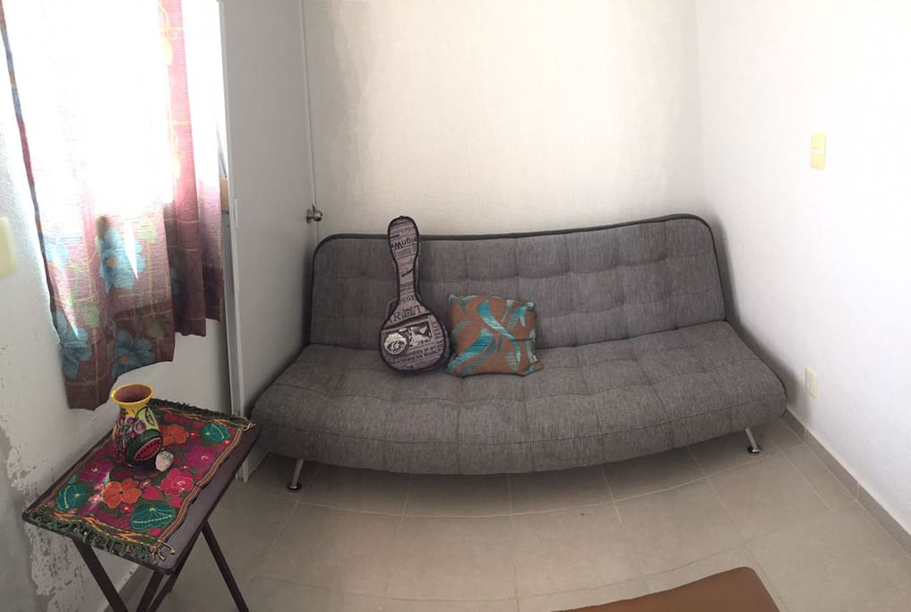 segunda recamara con sofá cama