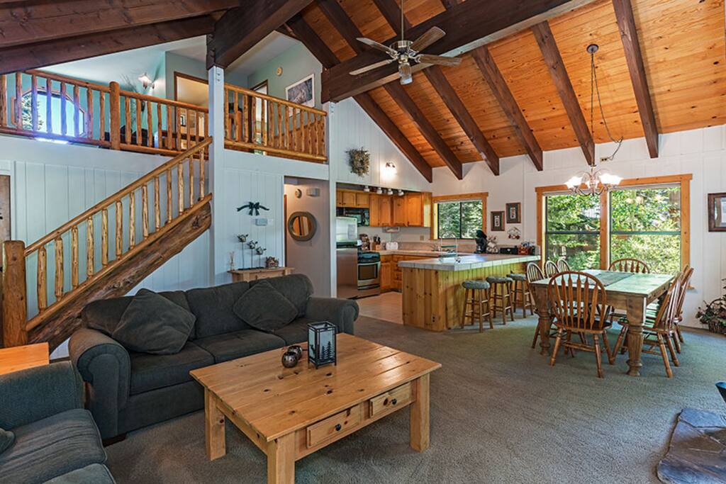 Living space w/high vaulted ceilings