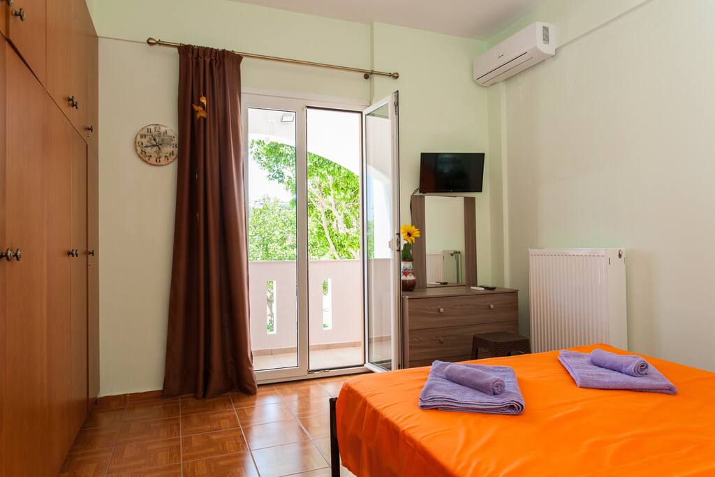 BIG BEDROOM