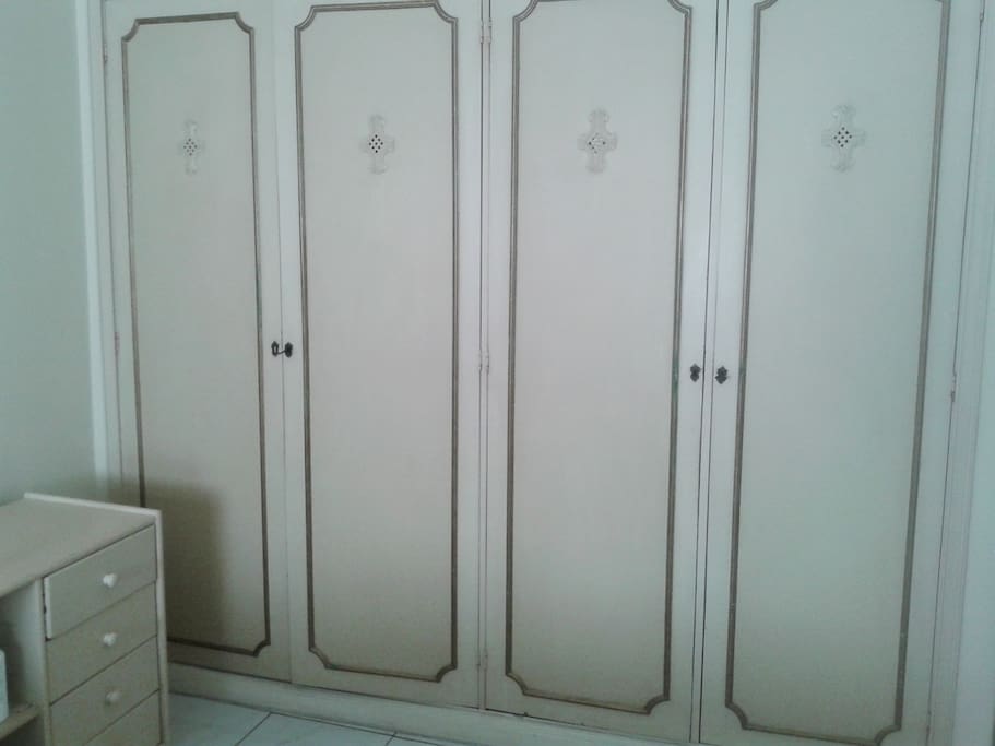 QUARTO - ARMÁRIO