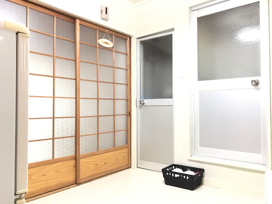 洗手间和浴池是分开的