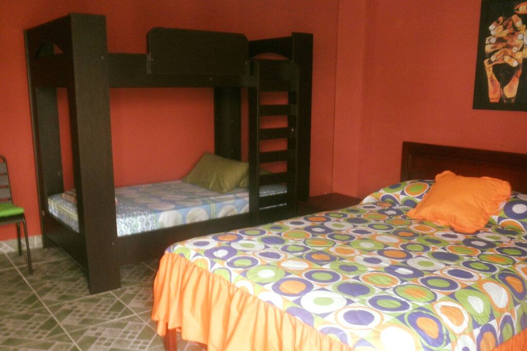 HABITACIÓN FAMILIAR
O PARA GRUPOS