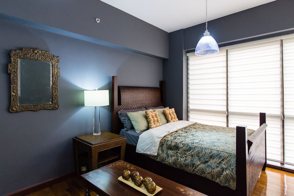 STUDIO 1, CORNER ROOM