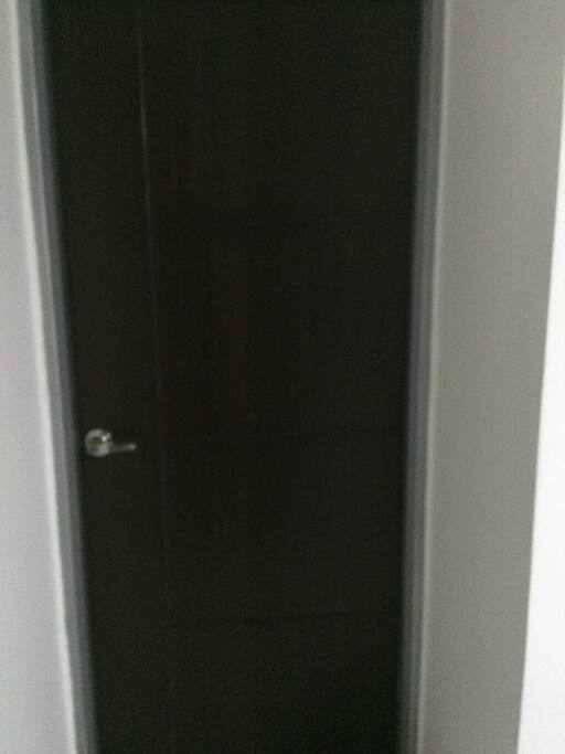 Habitación privada con puerta