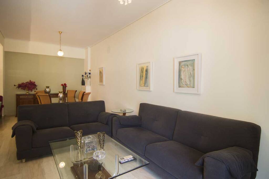 The sitting area, looking towards the dining area