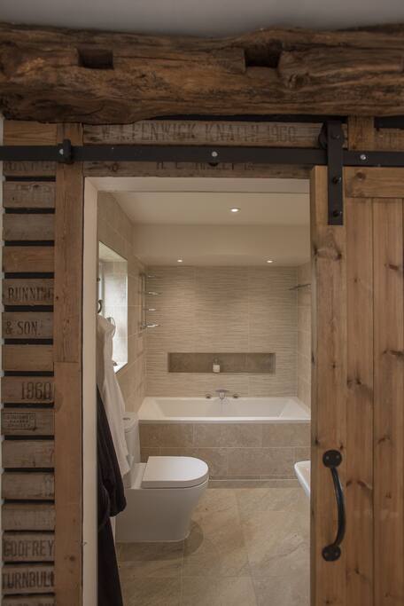 The en-suite in The Garden Room