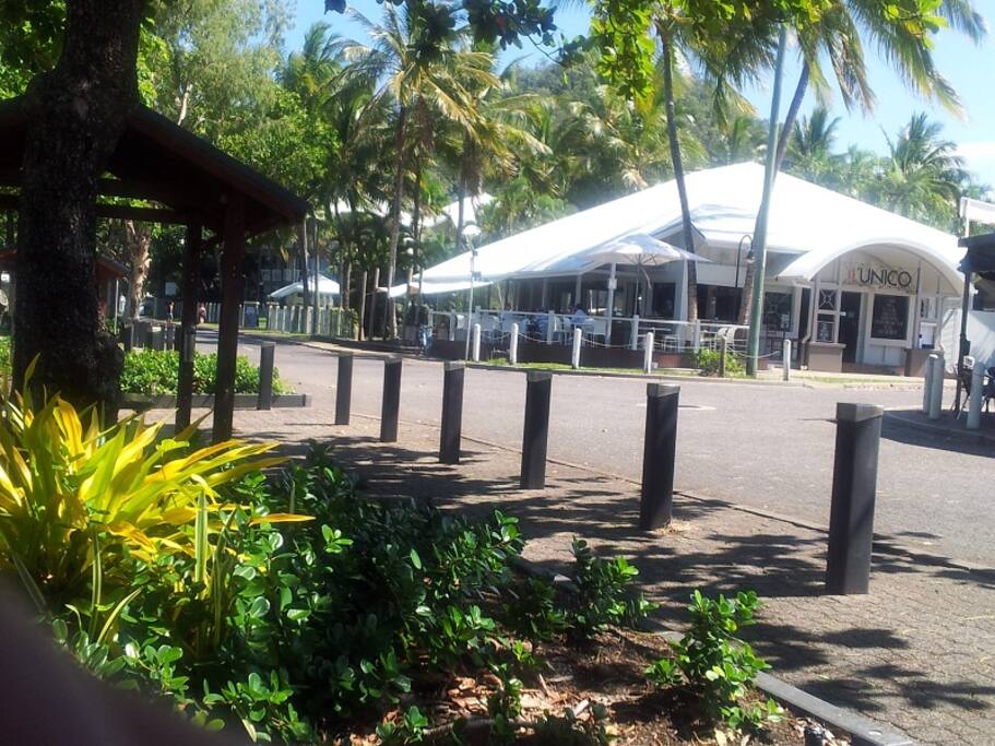 Beachfront Dining
in Trinity Beach
