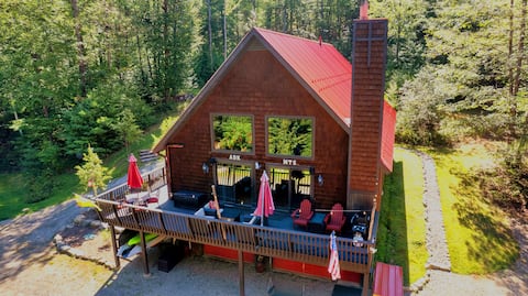 Lake George Chalet+ HotTub, Gameroom, Treehouse