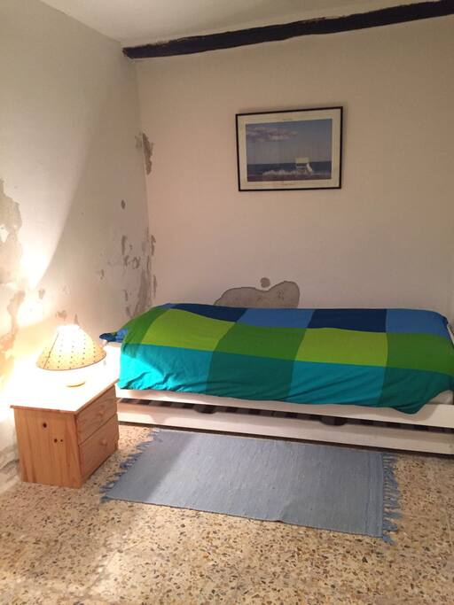 Chambre individuelle avec deux lits simples