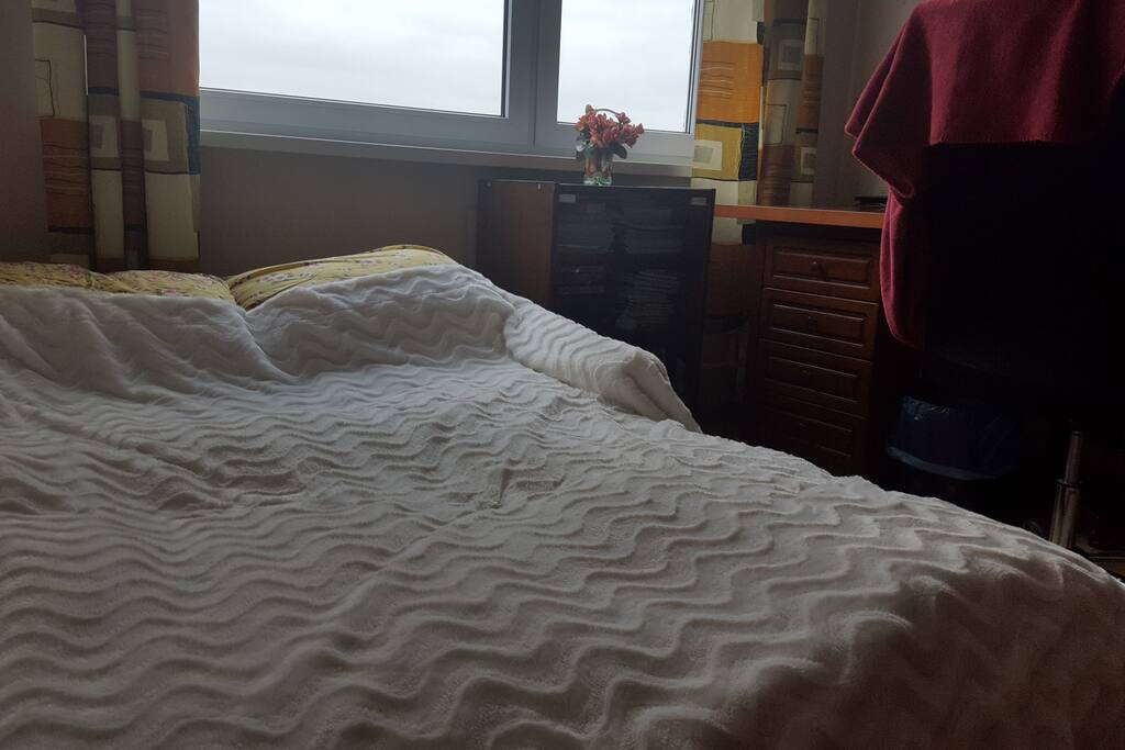 Bedroom bed