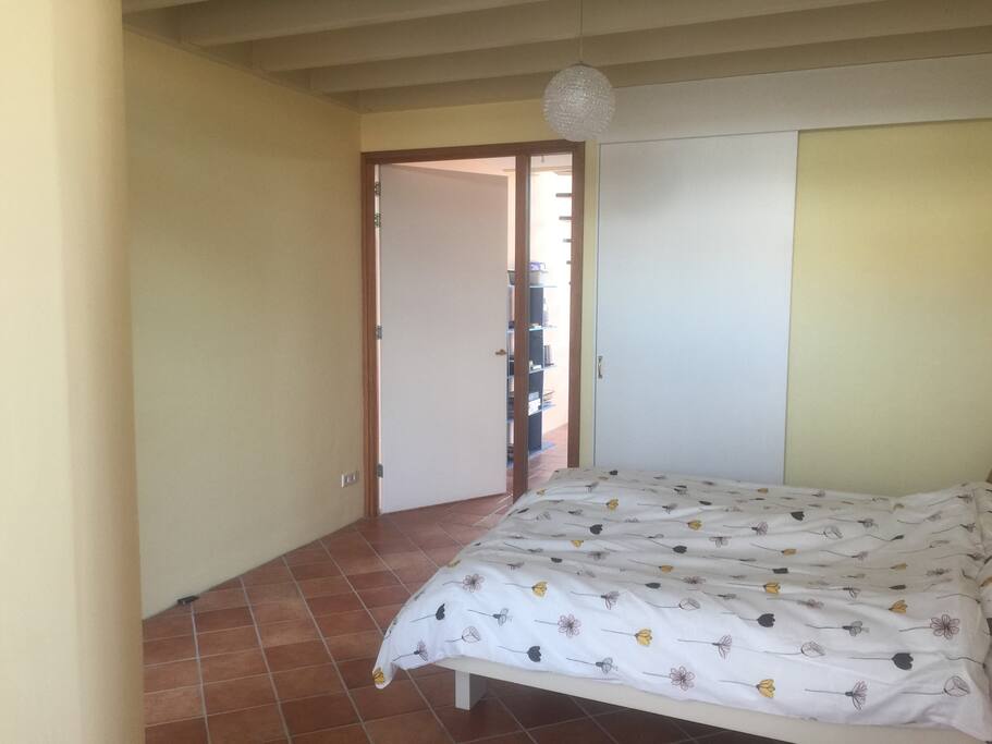 slaapkamer met dubbelbed
