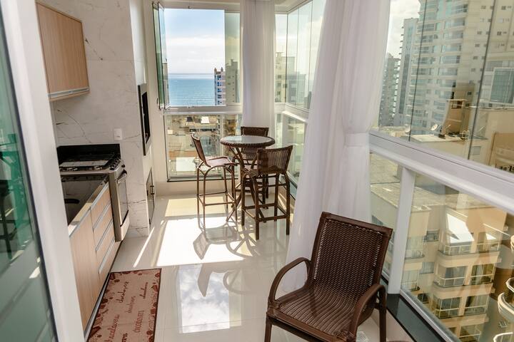 3 suítes Meia Praia - FABULOSO vista para o mar