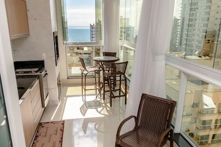 3 suítes Meia Praia - FABULOSO vista para o mar