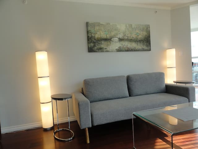 Home Theatre in the Air-Conditioned Suite Sixteen gallery image 3