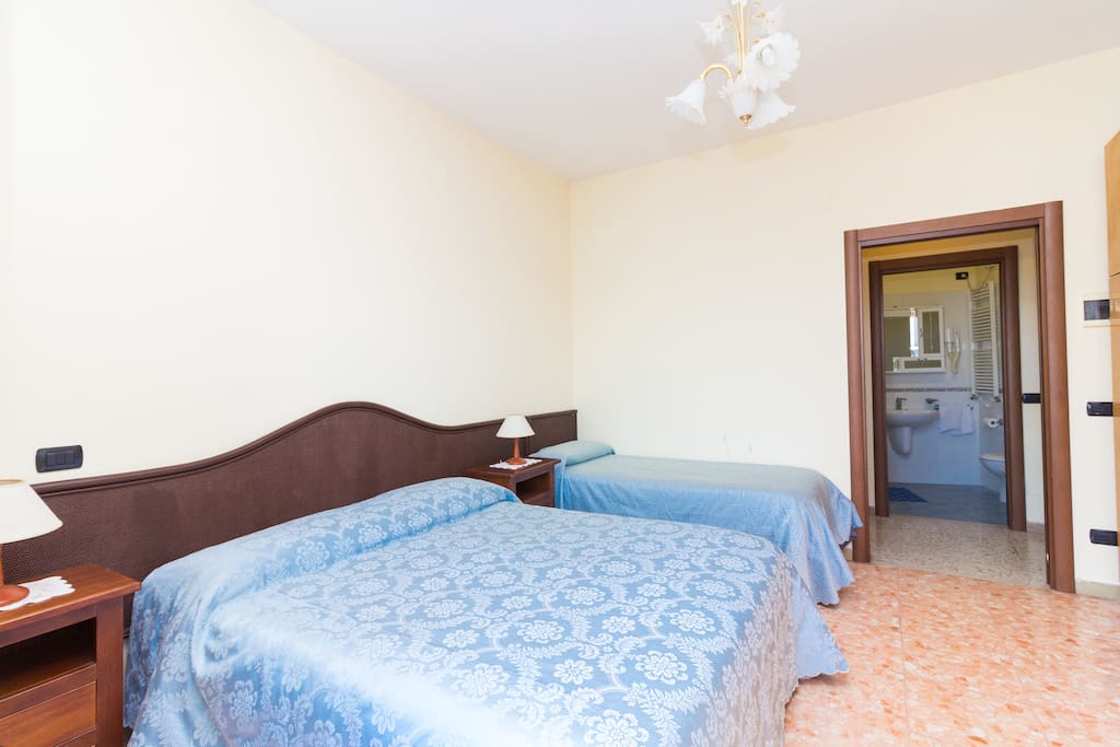 Bedroom with access to the balcony
