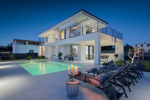 Villa "Why not Istria?" deluxe sea-view pool house