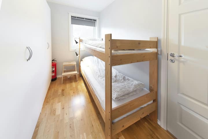 2. spavaća soba (veličina kreveta 90x190 cm)