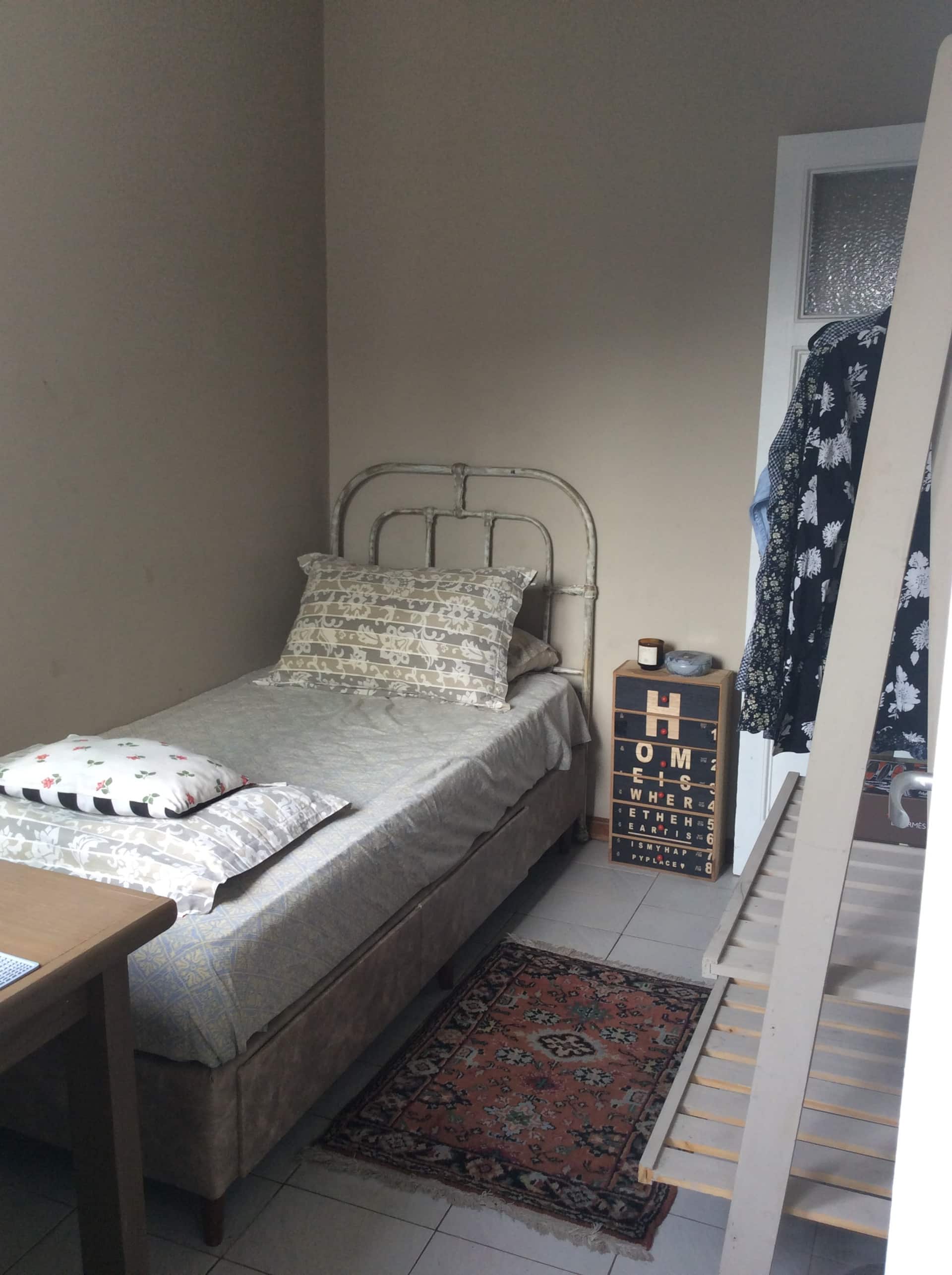 Bedroom with en-suite bathroom in Retiro apartment