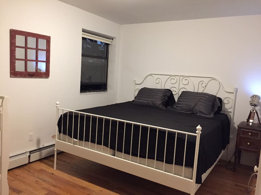 master bedroom , king bed