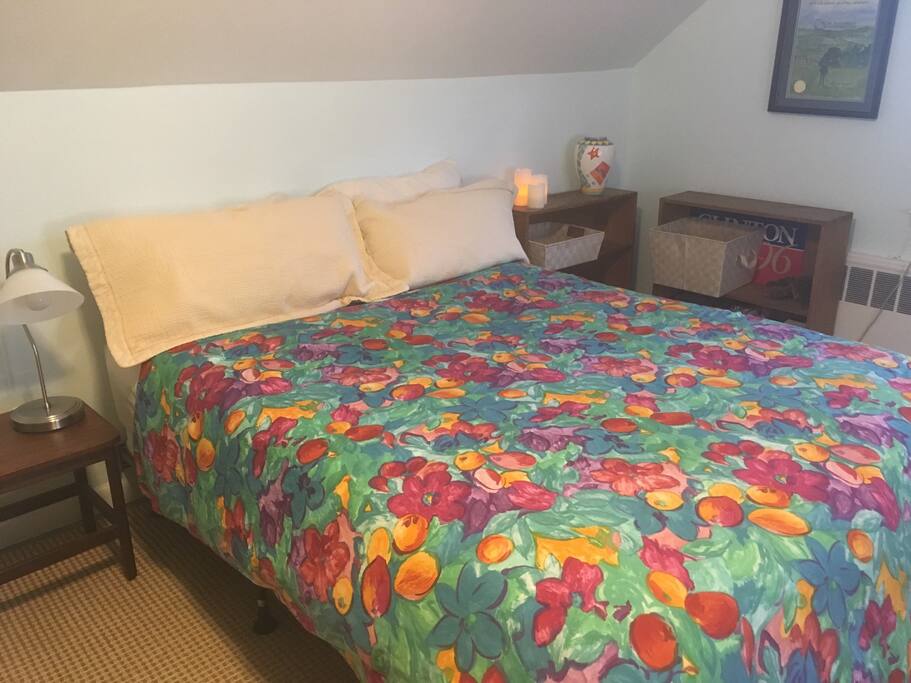 People have been known to sleep for days in the cosy bed. If you prefer blankets to duvet, we've got that!