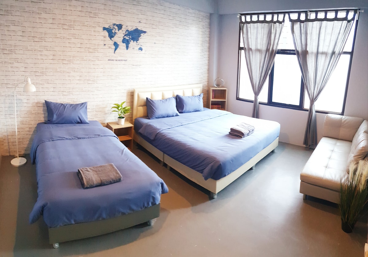 חדר שינהמס '5 לשלושה אנשים
בקומה השלישית