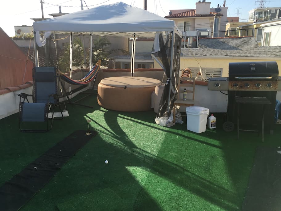 Private Softtub .. Hammock.. Lounge chairs bbq net canopy . Putting green